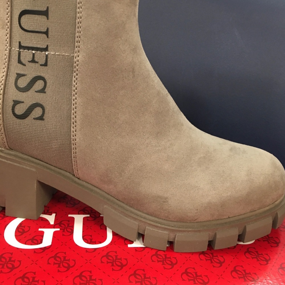 🤎🥾Guess Suede tan ankle Boots 🥾 - Picture 6 of 8
